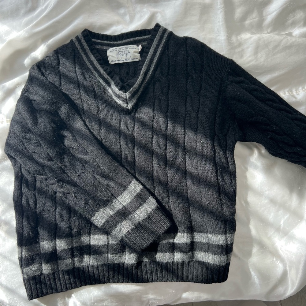 V-Neck Sweater Cable Knit 100% wool